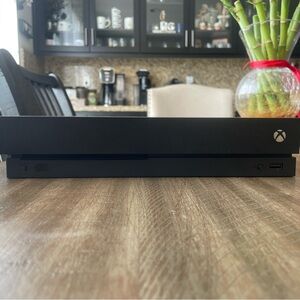 Xbox One X - Black